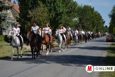 Lovas felvonulás a tavalyi Anna-napokon (Lakatos János felvétele)