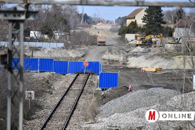 A vasút felújítási munkálatai több helyszínen zajlanak