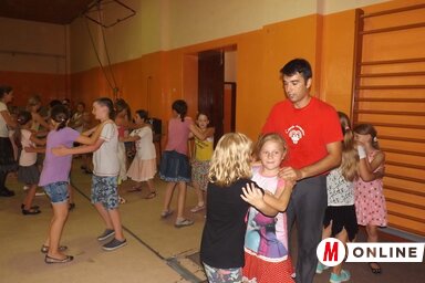 Soha nem tapasztalt létszámban vesznek részt, tanulnak a Batyu táborban kezdő táncosok