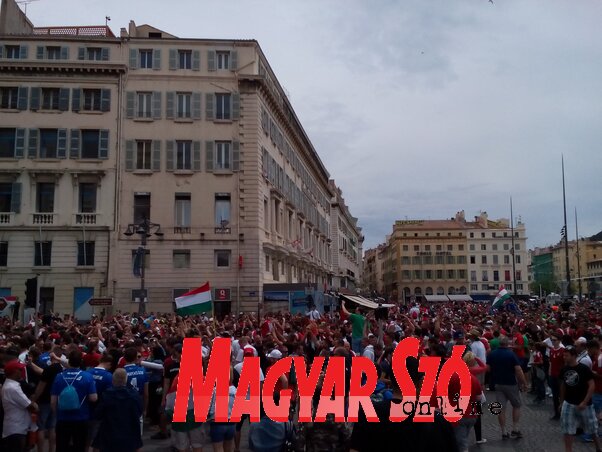 Magyar szurkolók Marseille-ben