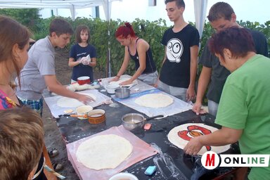 Nemezelnek a táborlakók