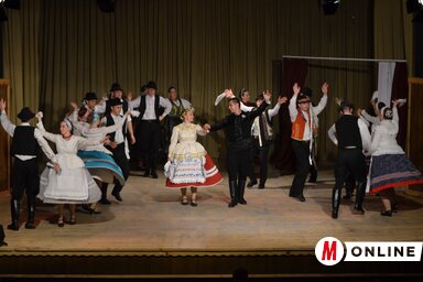 A látvány lényeges eleme az előadásnak (Lakatos János felvétele)