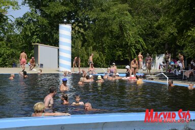 A palicsi termálfürdőben sok a fürdőző (Fotó: Molnár Edvárd)