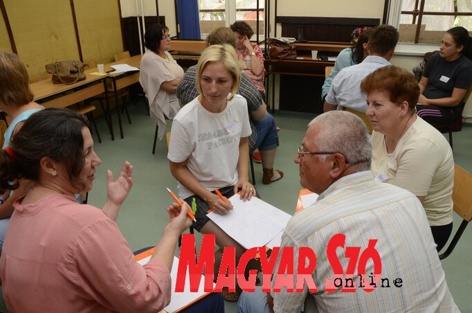 Az akadémia előadásainak egyik jellemzője az interaktivitás Az akadémia előadásainak egyik jellemzője az interaktivitás