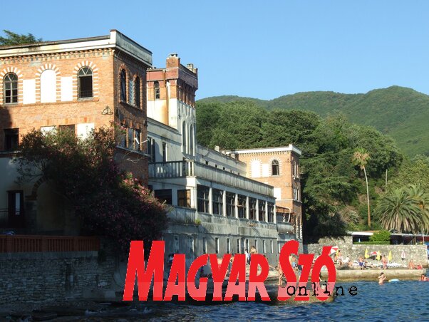 Az egykori Plaža Zelenikát, vagyis Zelenika Strand szállodát három megnyert per után sem kapta még vissza a Magyar család a montenegrói államtól, évek óta üresen kong Az egykori Plaža Zelenikát, vagyis Zelenika Strand szállodát három megnyert per után sem kapta még vissza a Magyar család a montenegrói államtól, évek óta üresen kong
