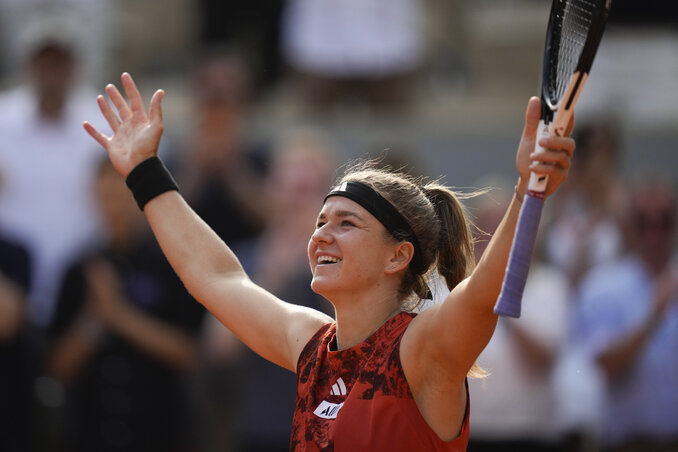 Karolína Muchová ellenfele meccslabdájáról fordítva jutott be a Roland Garros döntőjébe (Fotó: Beta/AP)