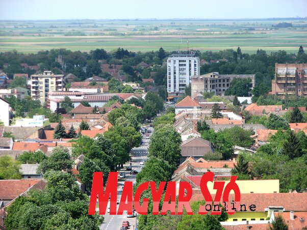 Tizenhárom évvel ezelőtt Topolya községben vezették be először a polgári jogvédő intézményét az országban (Szabó Anikó felvétele) Tizenhárom évvel ezelőtt Topolya községben vezették be először a polgári jogvédő intézményét az országban (Szabó Anikó felvétele)