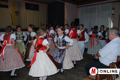 Az Ispiláng gyermektánccsoport fellépése (Homolya Horváth Ágnes)