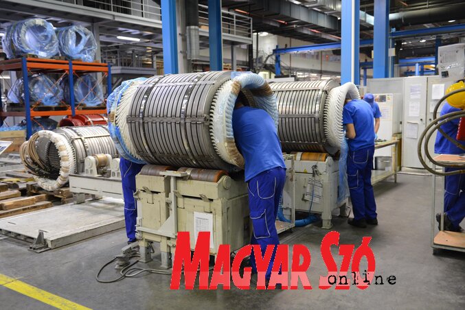 A Siemens vállalatban is folyamatosan bővítik a termelést (Fotó: Molnár Edvárd) A Siemens vállalatban is folyamatosan bővítik a termelést (Fotó: Molnár Edvárd)