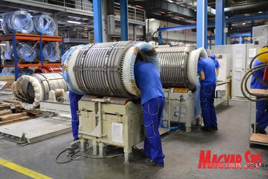 A Siemens vállalatban is folyamatosan bővítik a termelést (Fotó: Molnár Edvárd)