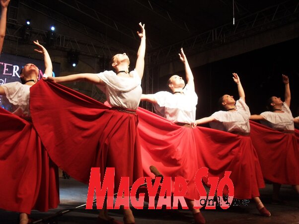 Uruguayi táncosok Etnopolis színpadán (Fotó: Lukács Melinda)