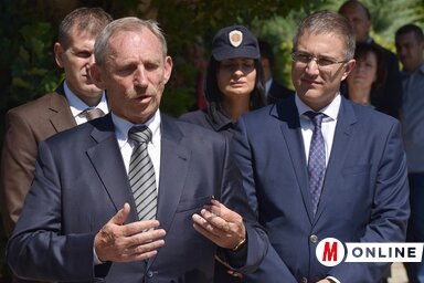 Nebojša Stefanović szerb és Pintér Sándor magyar belügyminiszter a közös sajtótájékoztatón