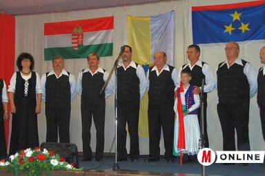Zentán állva tapsolták meg a felvidéki kórust (Homolya Horváth Ágnes felvétele)