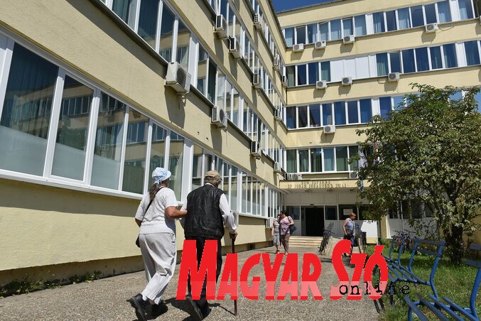 Az újvidéki egészségházakban szeptembertől új időpont-egyeztetési rendszer lép életbe, a kezdeti nehézségek után remélhetőleg megszűnnek a várakozási listák (Ótos András felvétele) Az újvidéki egészségházakban szeptembertől új időpont-egyeztetési rendszer lép életbe, a kezdeti nehézségek után remélhetőleg megszűnnek a várakozási listák (Ótos András felvétele)