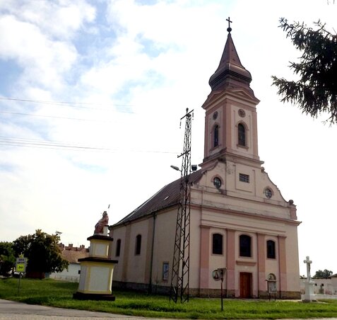 A Szent Lőrinc nevére szentelt római katolikus templom (1812) (Fotó: Fekete J. József) A Szent Lőrinc nevére szentelt római katolikus templom (1812) (Fotó: Fekete J. József)