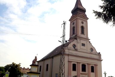 A Szent Lőrinc nevére szentelt római katolikus templom (1812) (Fotó: Fekete J. József)