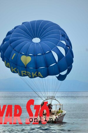 Parasailing (Dávid Csilla felvétele) Parasailing (Dávid Csilla felvétele)