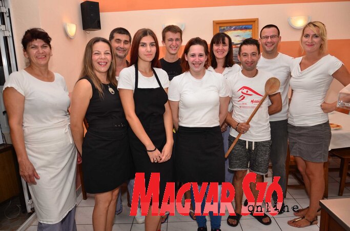 A Peco Tours és a Titel Prevoz szerb–horvát–magyar csapata (Dávid Csilla felvétele) A Peco Tours és a Titel Prevoz szerb–horvát–magyar csapata (Dávid Csilla felvétele)