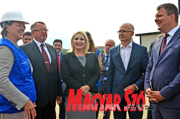 Violeta Bulc, Kern Imre, Zorana Mihajlović, Miloš Vučević és Igor Mirović (Dávid Csilla)