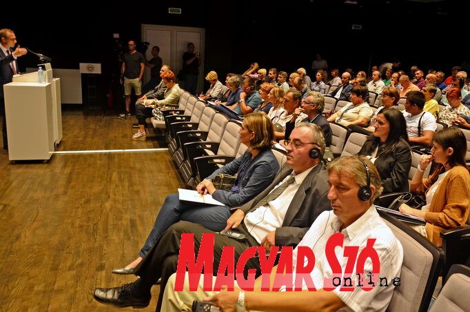 A tanácskozás résztvevői (Fotó: Dávid Csilla) A tanácskozás résztvevői (Fotó: Dávid Csilla)