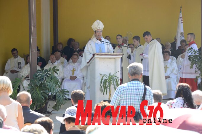 Az idei püspöki szentmisét msgr. dr. Székely János esztergom–budapesti segédpüspök celebrálta (Molnár Edvárd felvétele)