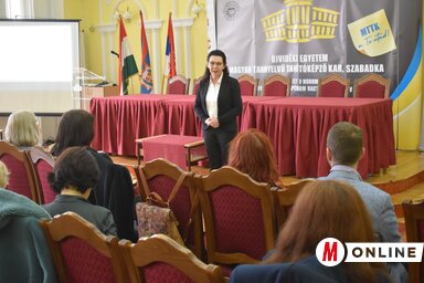 A megnyitón Varjú Potrebić Tatjana szólt a 
pedagógusokhoz (Fotó: Patyi Szilárd felvétele)