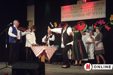 Részlet a Falu végén kurta kocsma című vers feldolgozásából (Fotó: Vidács Hajnalka felvétele)