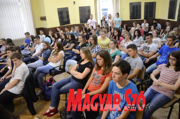 A szabadkai Svetozar Marković Gimnázium diákjai a projektum-bemutatón A szabadkai Svetozar Marković Gimnázium diákjai a projektum-bemutatón