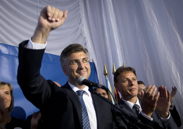 Andrej Plenković HDZ-elnök a sikert ünnepli (Fotó: Beta/AP)