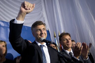 Andrej Plenković HDZ-elnök a sikert ünnepli (Fotó: Beta/AP)
