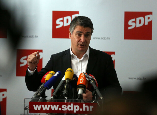 Zoran Milanović SDP-elnök bejelenti lemondását (Fotó: Beta/HINA)