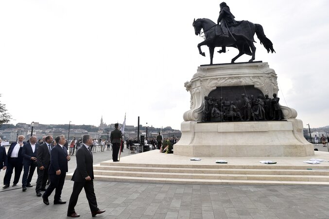 Orbán Viktor és Kövér László Andrássy Gyula szobrának az avatásán (Fotó: MTI)