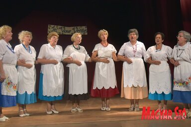 Az adai Vadvirág Művelődési Egyesület asszonykórusa