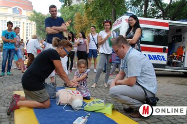 Több kisgyermek is „megtanulta használni” a műszert (Homolya Horváth Ágnes felvétele)