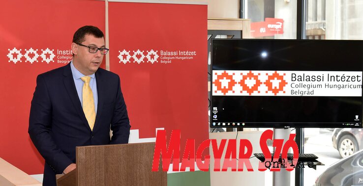 Dr. Pintér Attila belgrádi magyar nagykövet köszöntötte a konferencia részvevőit Dr. Pintér Attila belgrádi magyar nagykövet köszöntötte a konferencia részvevőit