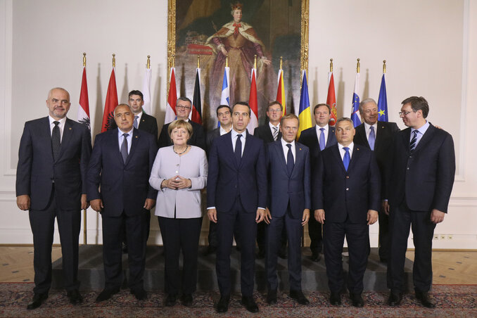 „Családi fotón” a csúcstalálkozó résztvevői (Beta/AP)