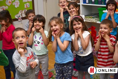 Október elsejétől új szabályok szerint működik majd az újvidéki óvodák többsége, erről az ún. flexibilis módszerről megoszlik a szülők véleménye (Dávid Csilla illusztrációja)