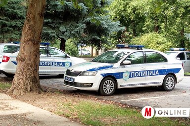 A magyarcsernyei rendőrállomás parkolója (Fotó: Vidács Hajnalka)