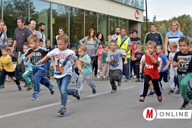 Az óvodás fiúk 100 méteres versenye (Gergely Árpád felvétele)