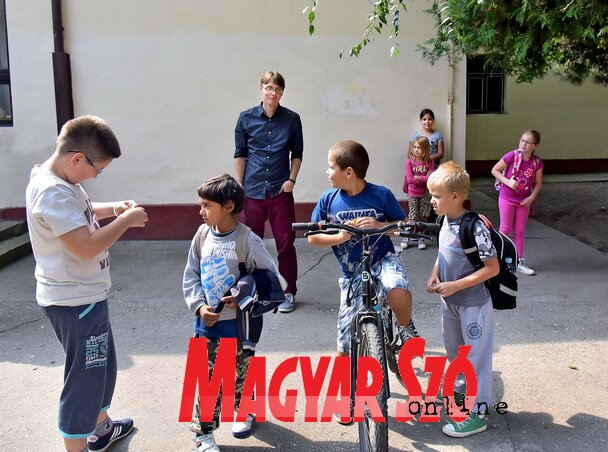 Nagy Zsolt a diákokkal Nagy Zsolt a diákokkal