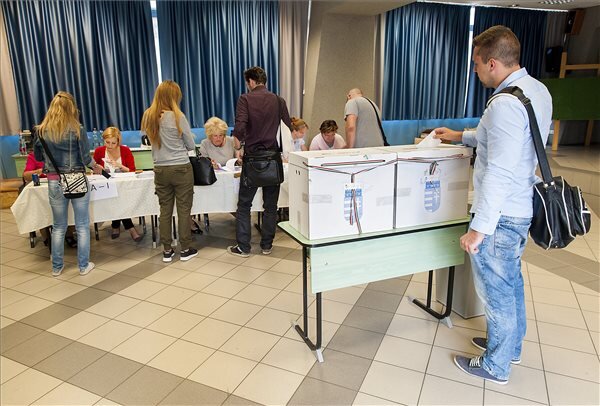 Szavazás Győrben (MTI)