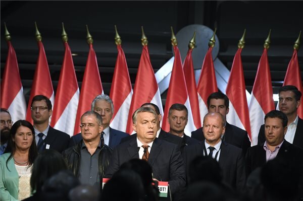 Orbán a Fidesz eredményváró rendezvényén (Fotó: Koszticsák Szilárd/MTI)