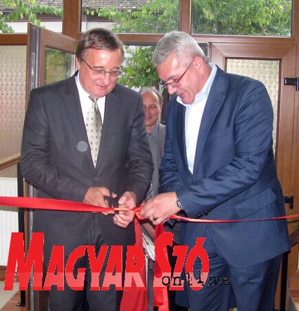 A megnyitó