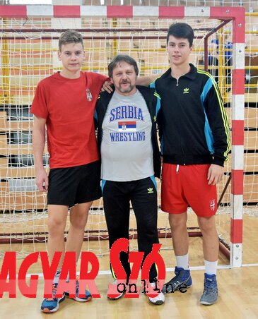 Zörgő László Surányi Martinnal (jobbról) és Vámos Mátyással, a két legjobb ifivel Zörgő László Surányi Martinnal (jobbról) és Vámos Mátyással, a két legjobb ifivel