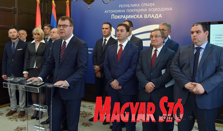 A tartományi kormány tagjai (Ótos András felvétele)