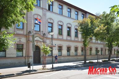 A gimnázium épületében mindhárom középiskolában rövidített órákat tartanak (Gergely Árpád felvétele)
