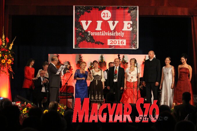 Csoportkép a gálaesten