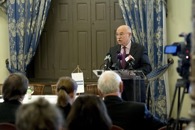 Martonyi János az 1956-os forradalom és szabadságharc hatása a magyar rendszerváltoztatásra című konferencián (Fotó: MTI – Koszticsák Szilárd)