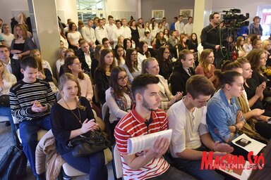 Aláírták az Európa Kollégiumban a felsőoktatási ösztöndíjprogram szerződéseit