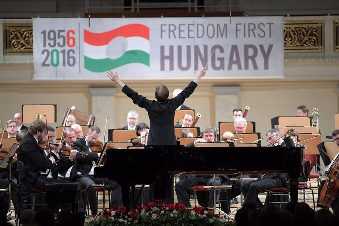 A Magyar Rádió Szimfonikus Zenekara koncertet ad a berlini Konzerthausban rendezett megemlékezésen (Fotó: MTI)